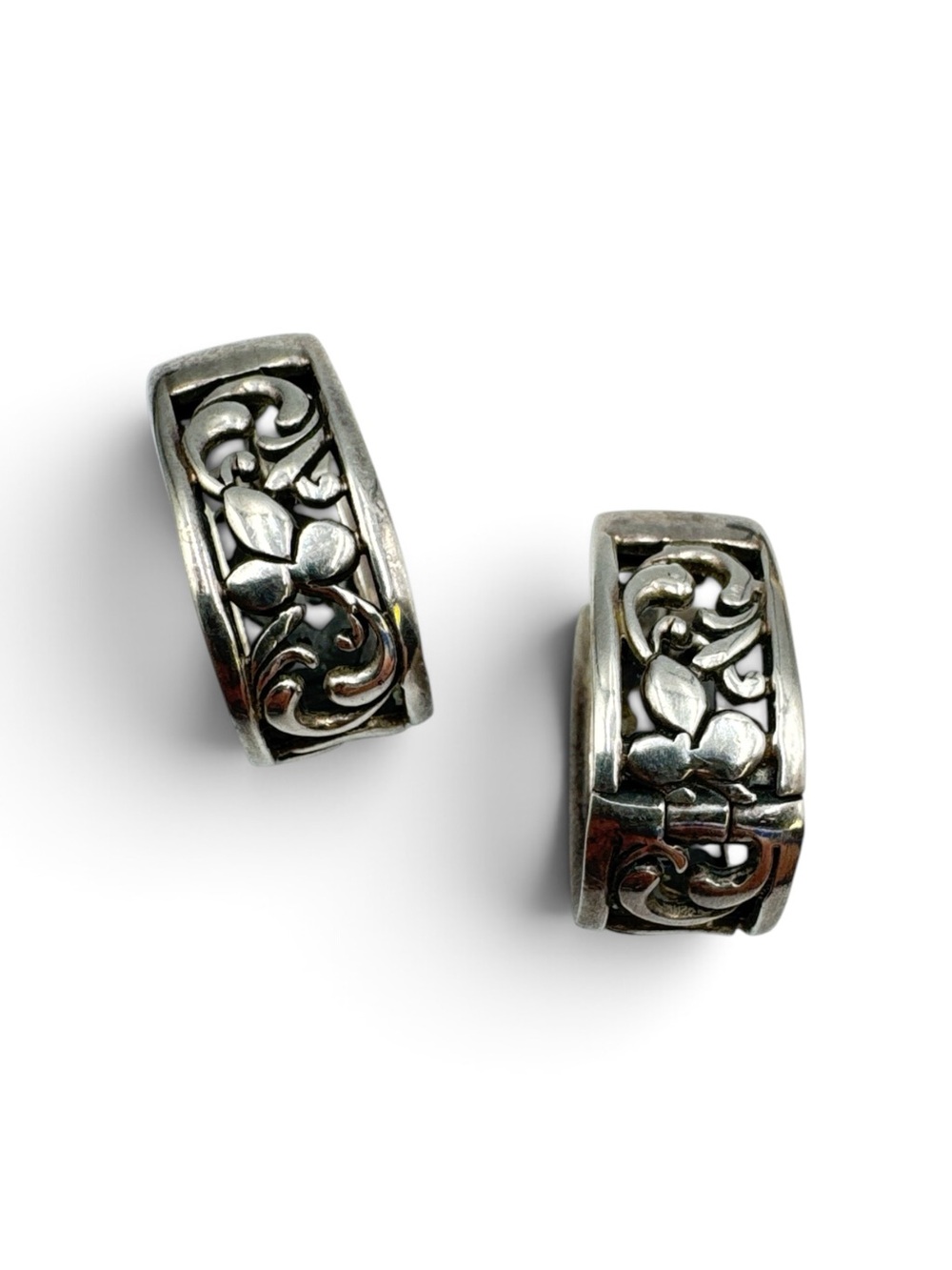 Vintage Sterling Silver Floral Filigree Huggie Hoop Earrings 7/8”